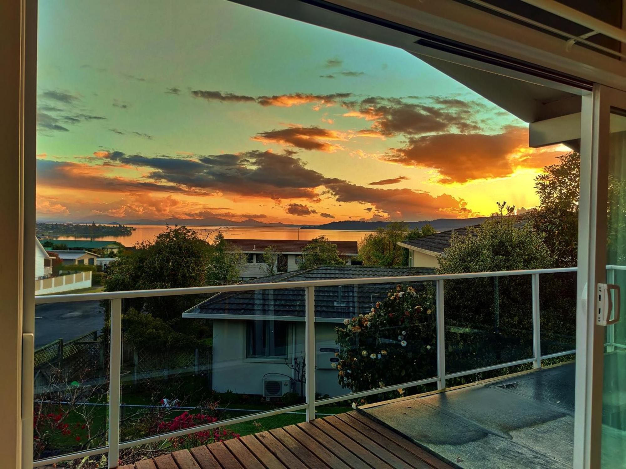 Delight In Birch-Lake View Holiday Home Taupo Luaran gambar